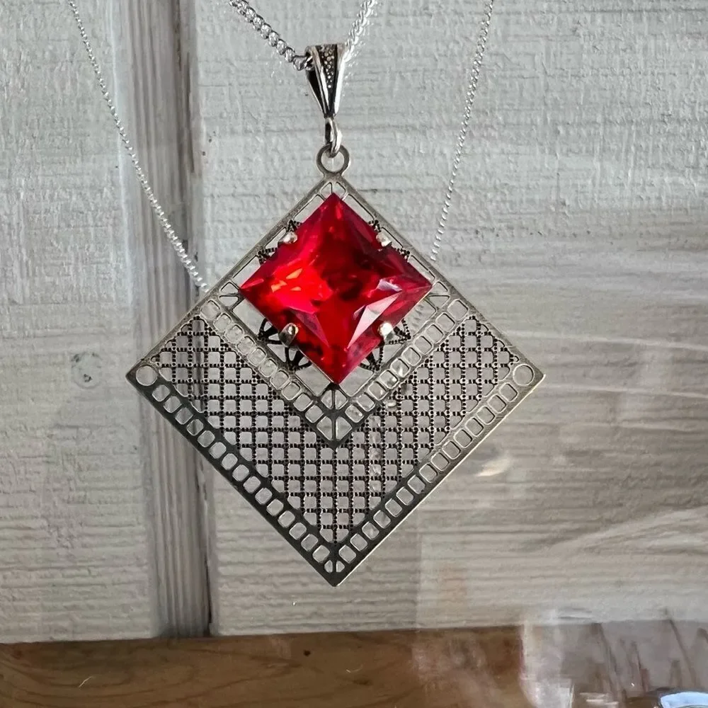 Necklace and earring set with red Swarovski crystals with silver design